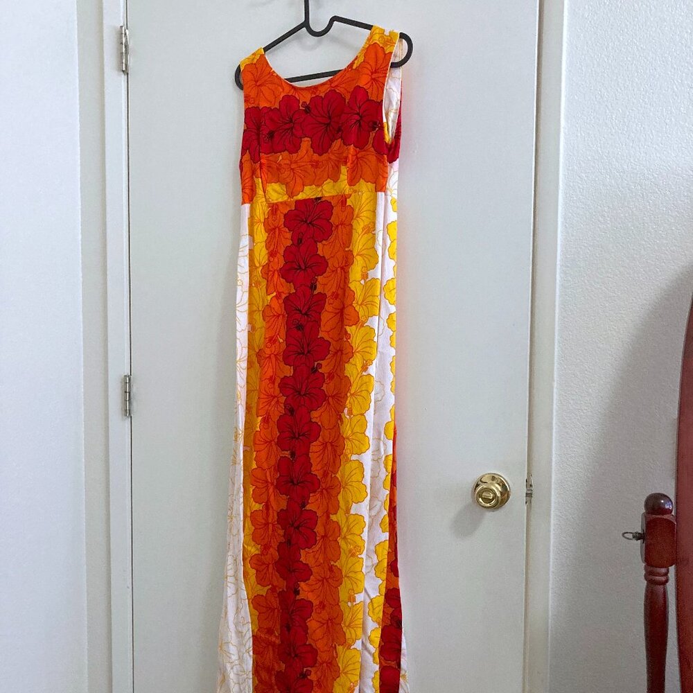 Hibiscus Print Vintage 1960s Ui-Makai Maxi Dress made in Hawaii